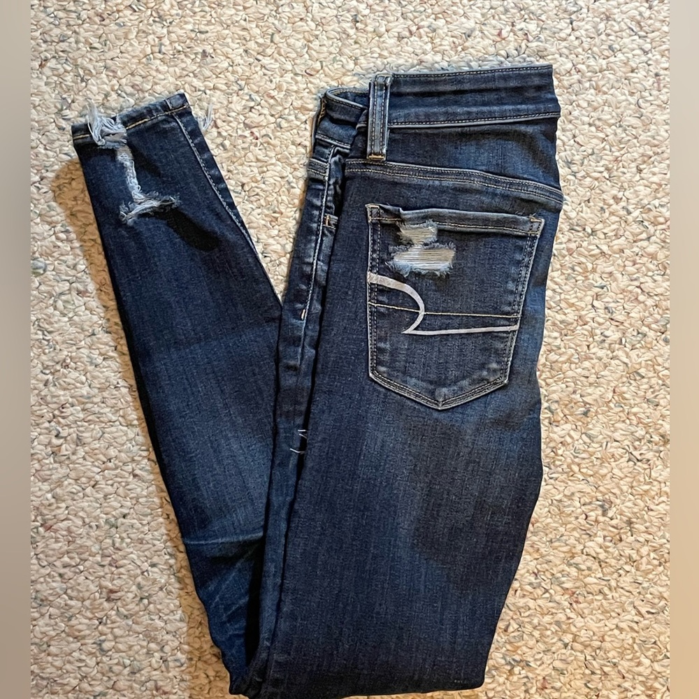Dark wash American eagle skinny jeans. Sz. 2